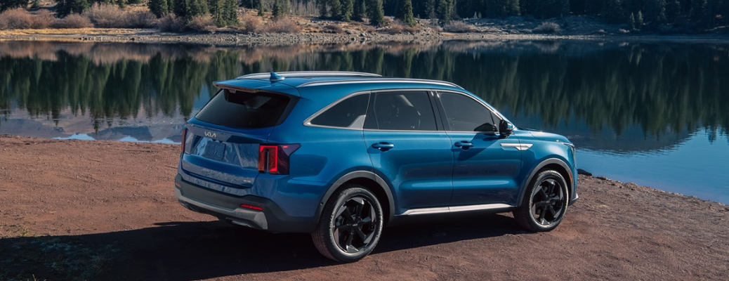 Side view of the 2025 Kia Sorento HEV parked near a river