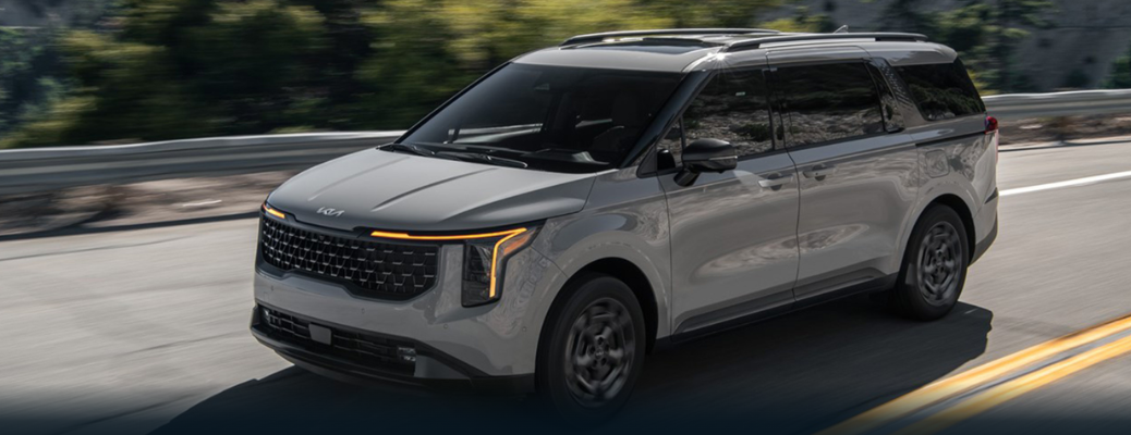 Front view of the 2025 Kia Carnival