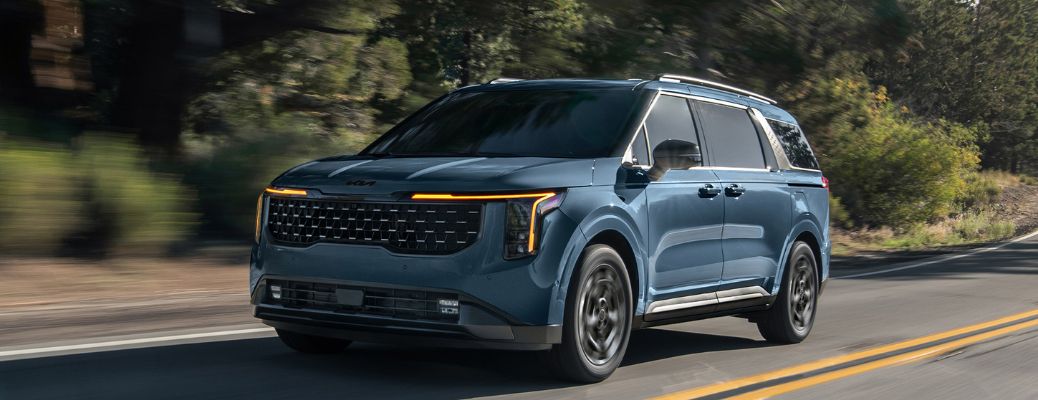 2025 Kia Carnival MPV front and side view