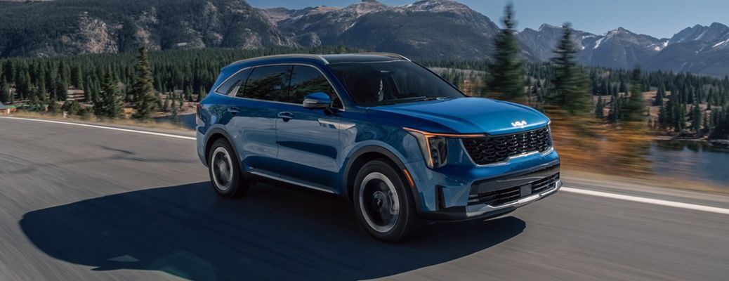 front and side view of the 2025 Kia Sorento Hybrid