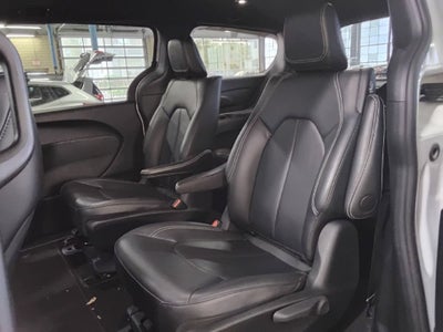 2024 Chrysler Pacifica Hybrid S Appearance Pkg