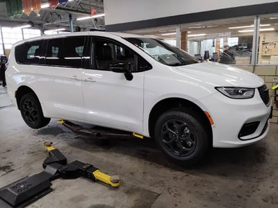 2024 Chrysler Pacifica Hybrid S Appearance Pkg