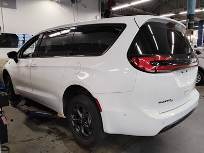 2024 Chrysler Pacifica Hybrid S Appearance Pkg