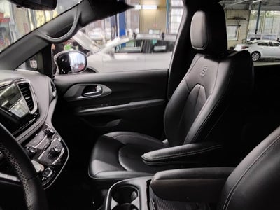 2024 Chrysler Pacifica Hybrid S Appearance Pkg