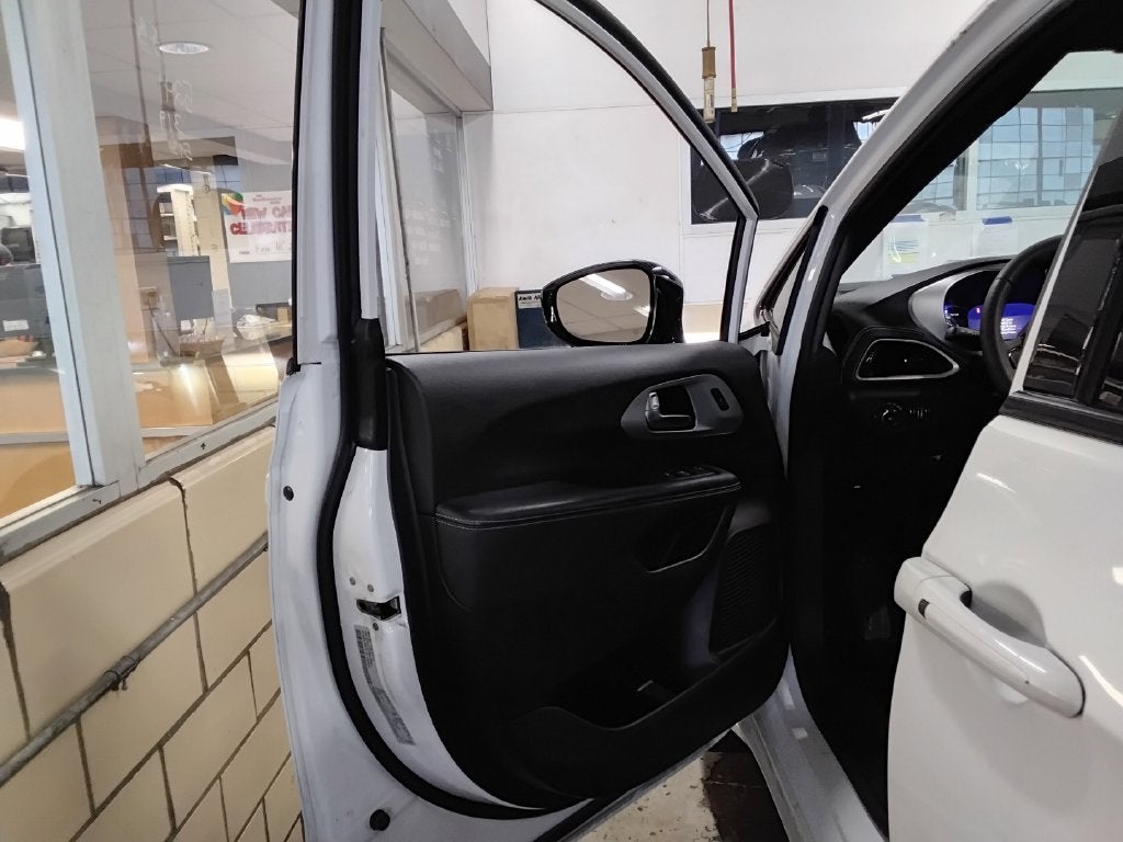 2024 Chrysler Pacifica Hybrid S Appearance Pkg
