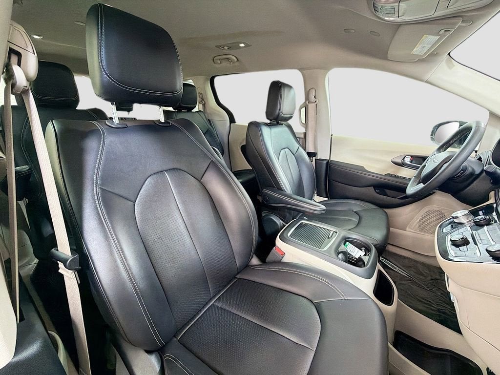 2024 Chrysler Pacifica Hybrid Select