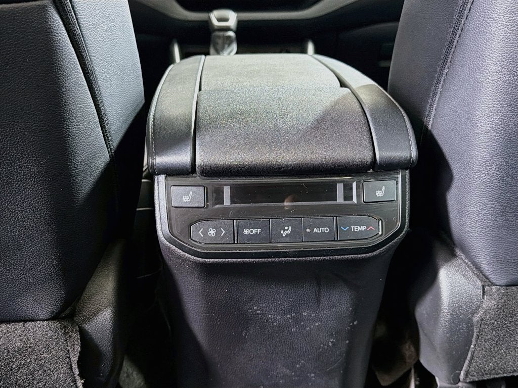 2024 Toyota Highlander Hybrid Platinum