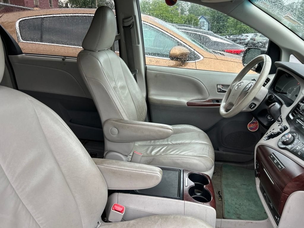 2012 Toyota Sienna XLE AAS