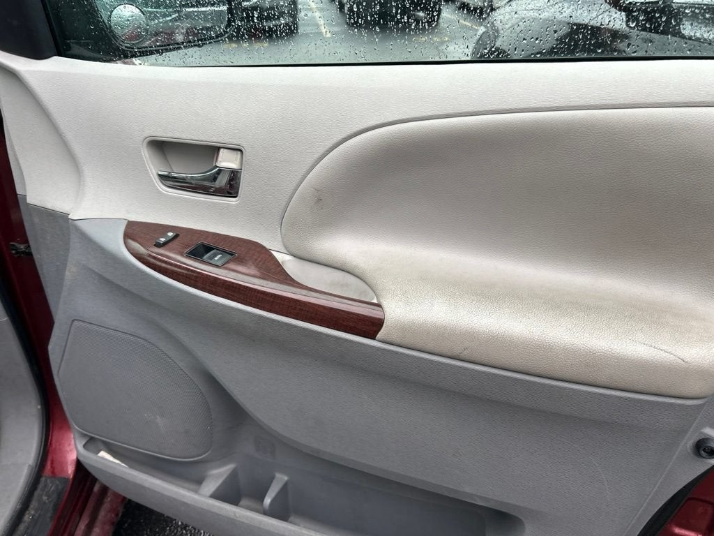 2012 Toyota Sienna XLE AAS