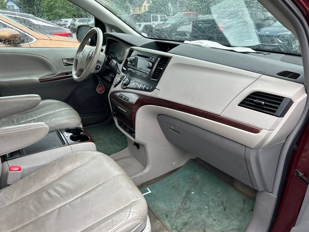 2012 Toyota Sienna XLE AAS