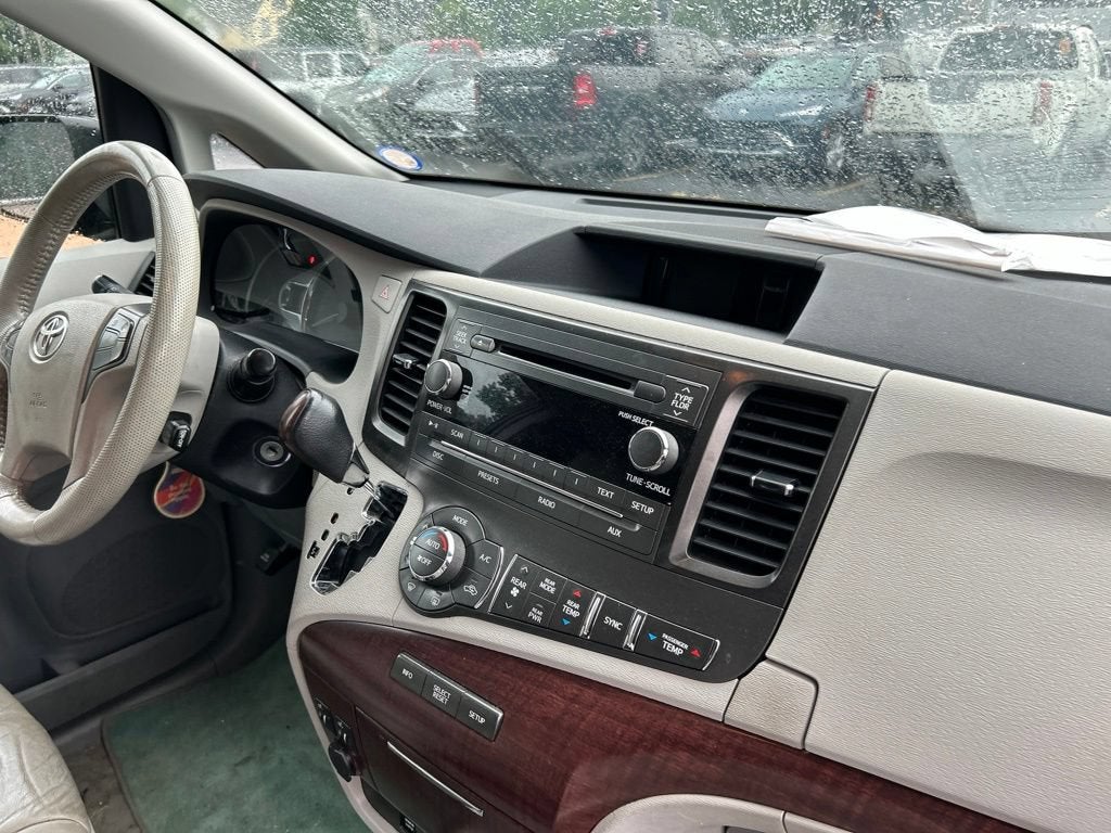 2012 Toyota Sienna XLE AAS