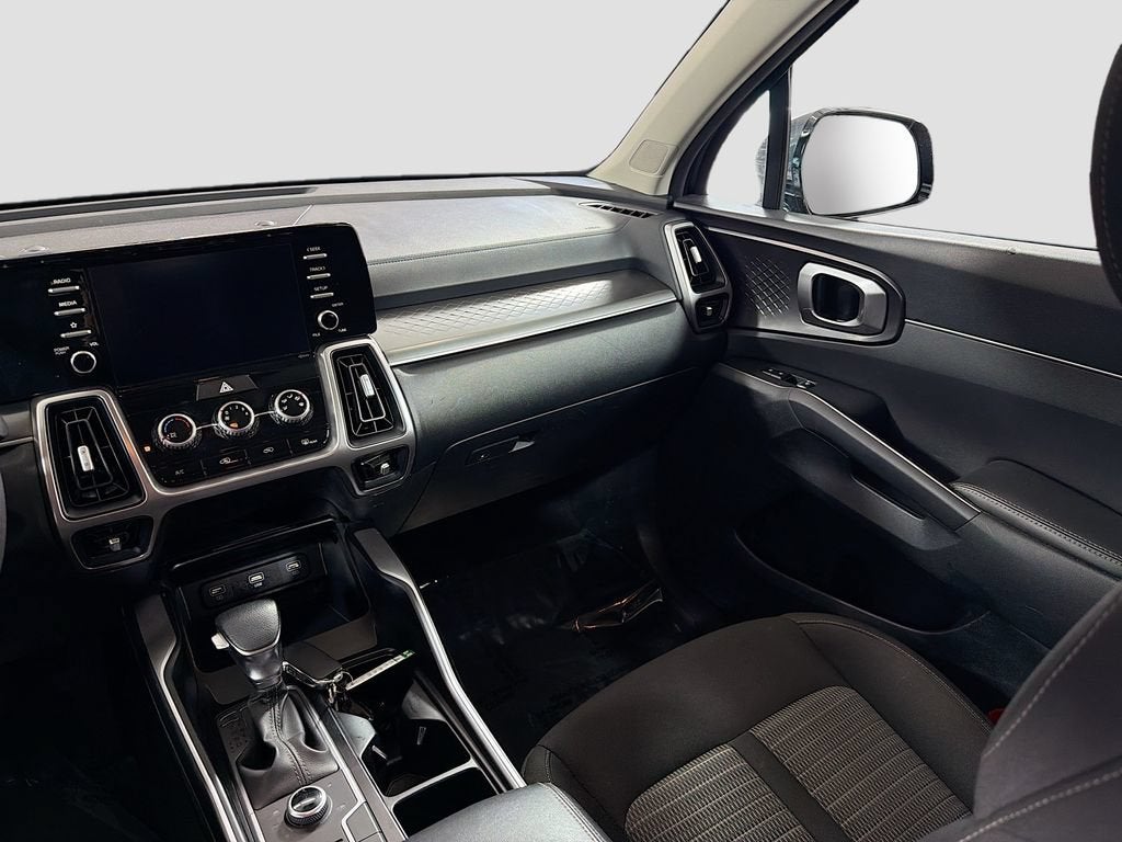 2022 Kia Sorento LX