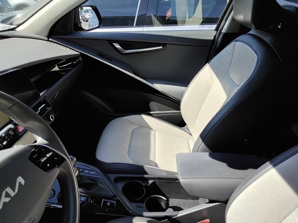 2024 Kia Niro SX
