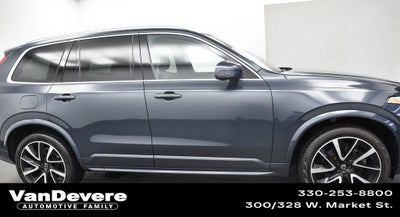 2022 Volvo XC90 Momentum