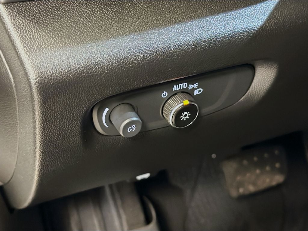 2023 Chevrolet Traverse LT Cloth w/2FL