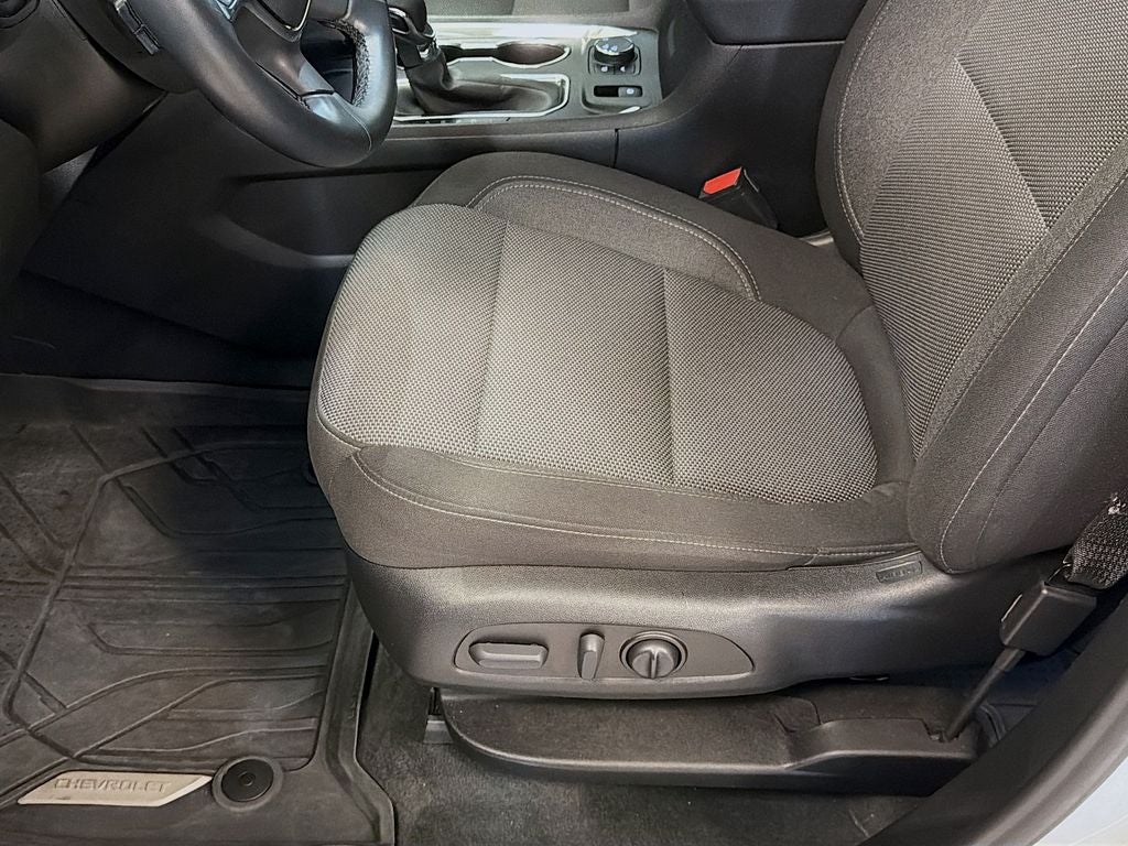 2023 Chevrolet Traverse LT Cloth w/2FL