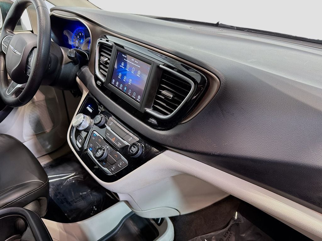 2021 Chrysler Voyager LXI