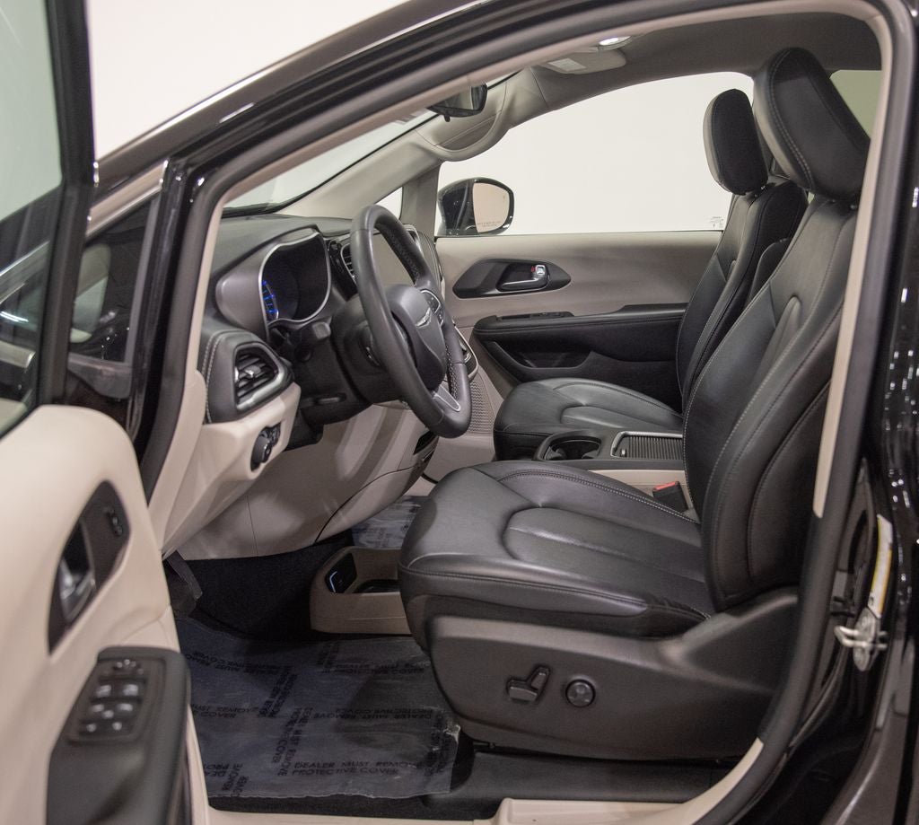 2024 Chrysler Pacifica Hybrid Select