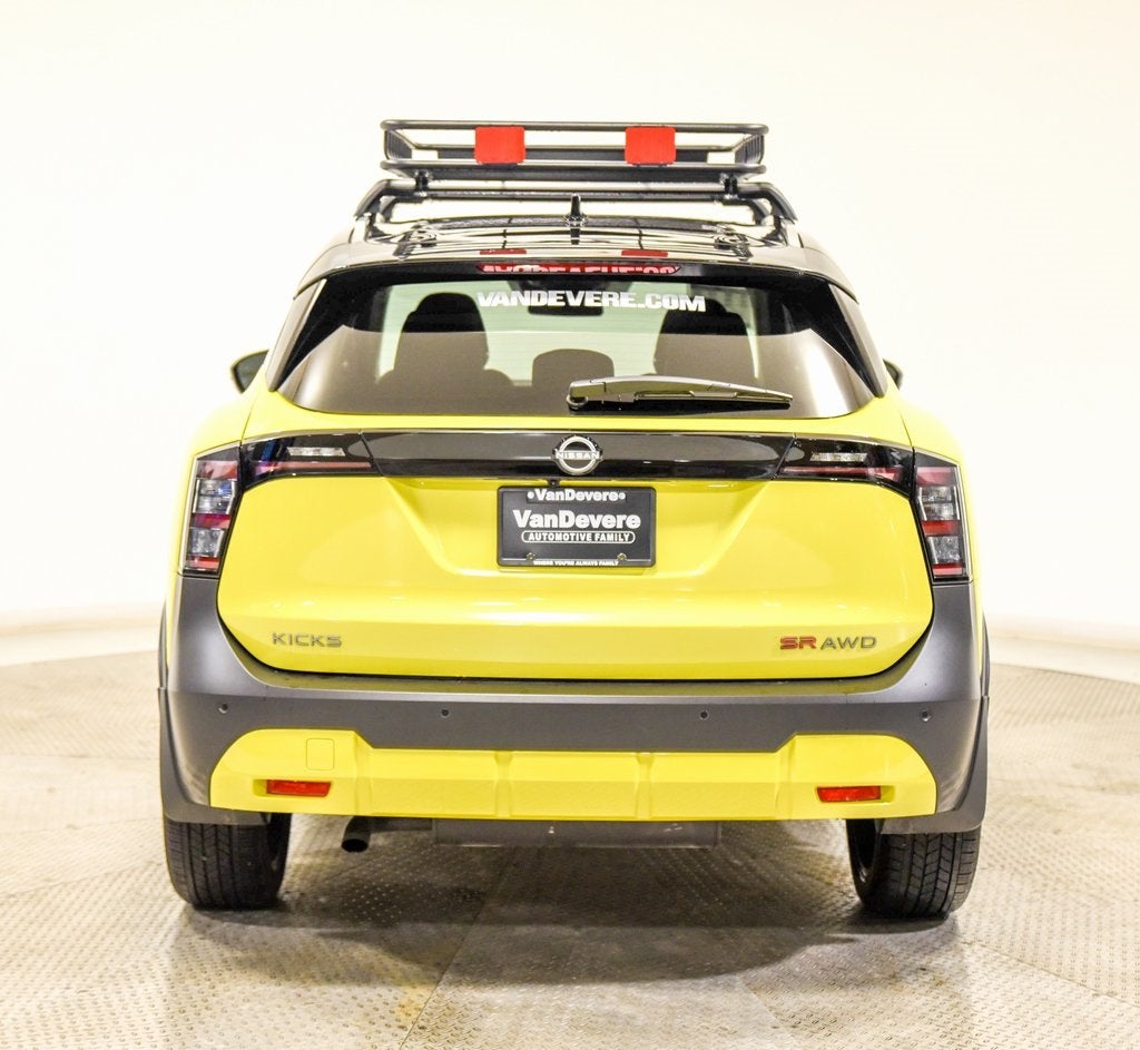 2025 Nissan Kicks SR