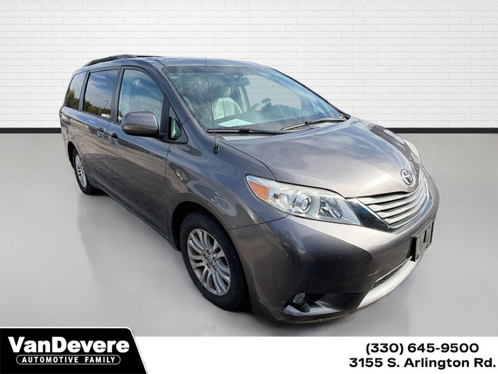 2014 Toyota Sienna XLE 8 Passenger