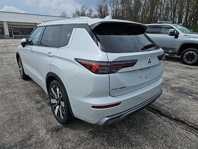 2025 Mitsubishi Outlander Base