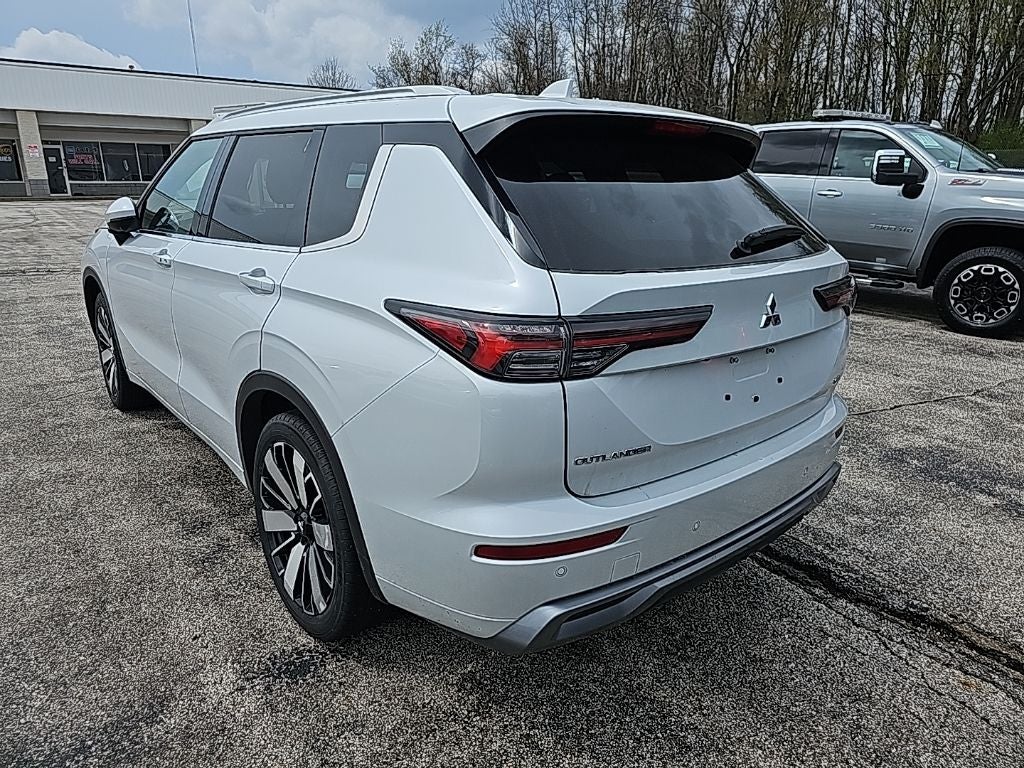 2025 Mitsubishi Outlander Base