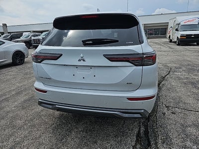 2025 Mitsubishi Outlander Base