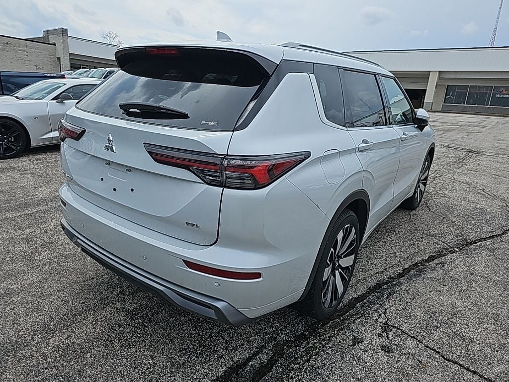 2025 Mitsubishi Outlander Base