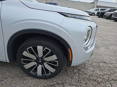 2025 Mitsubishi Outlander Base