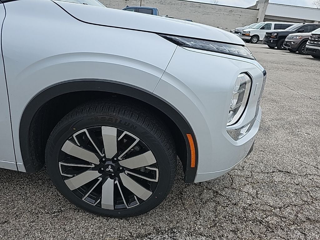 2025 Mitsubishi Outlander Base