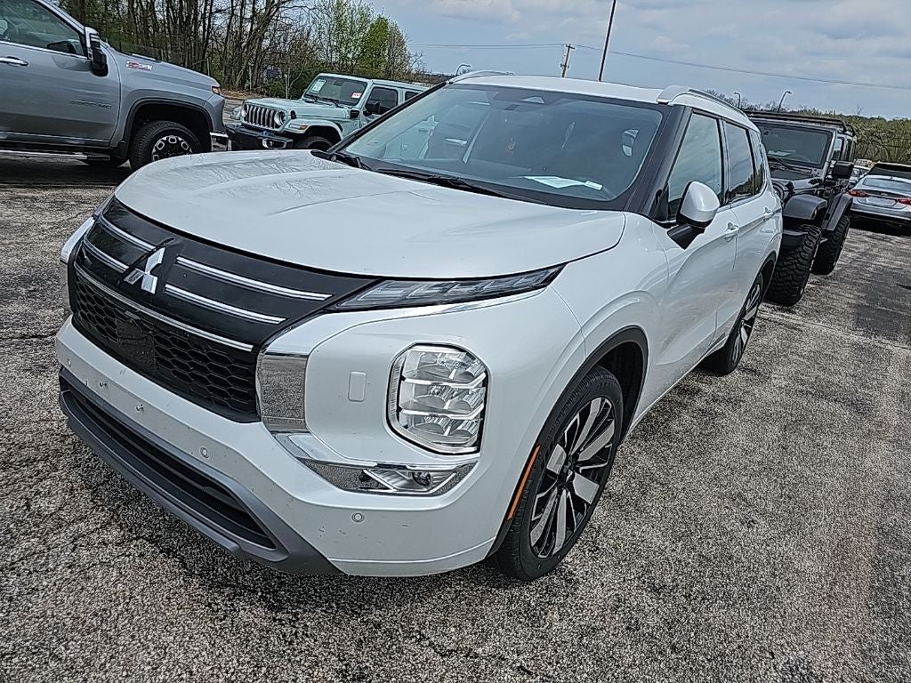 2025 Mitsubishi Outlander Base