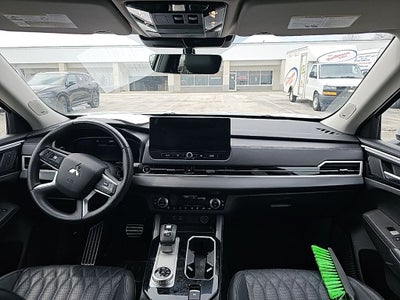 2025 Mitsubishi Outlander Base