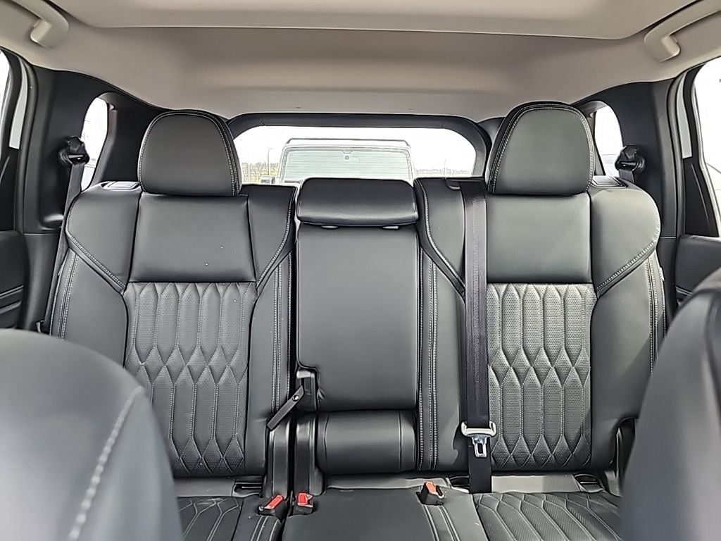 2025 Mitsubishi Outlander Base