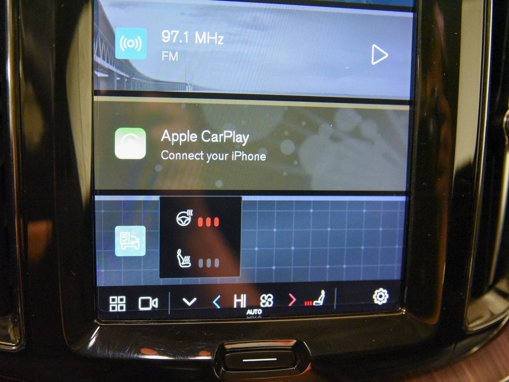 2022 Volvo XC60 B5 Momentum