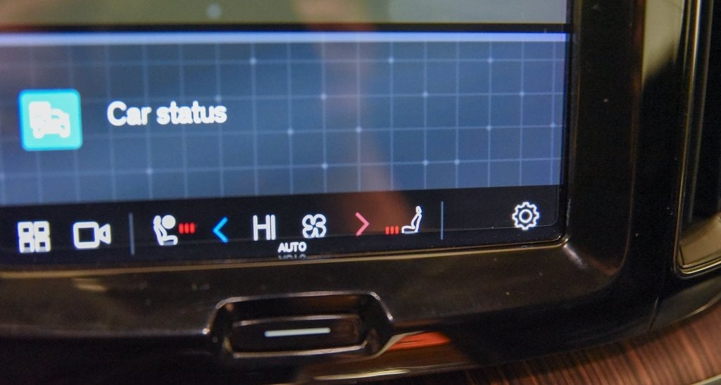 2022 Volvo XC60 B5 Momentum