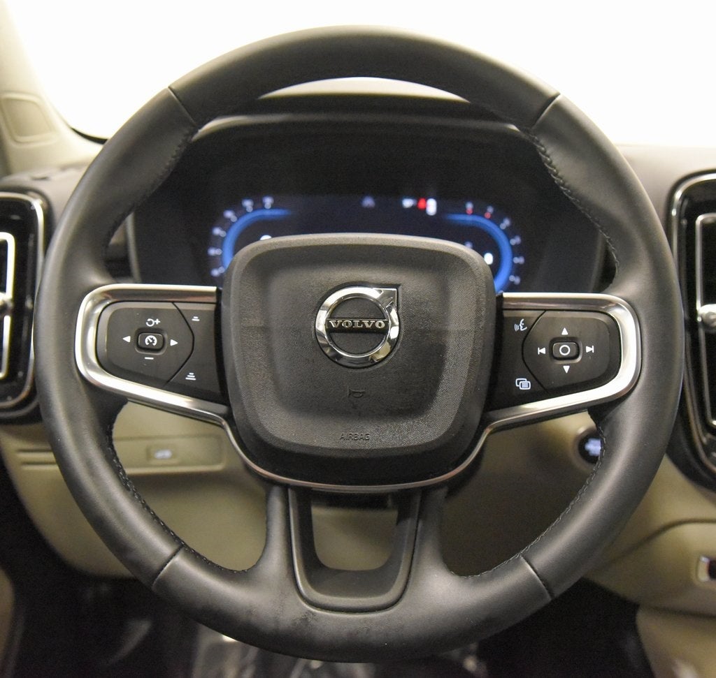 2024 Volvo XC40 B5 Plus Bright Theme