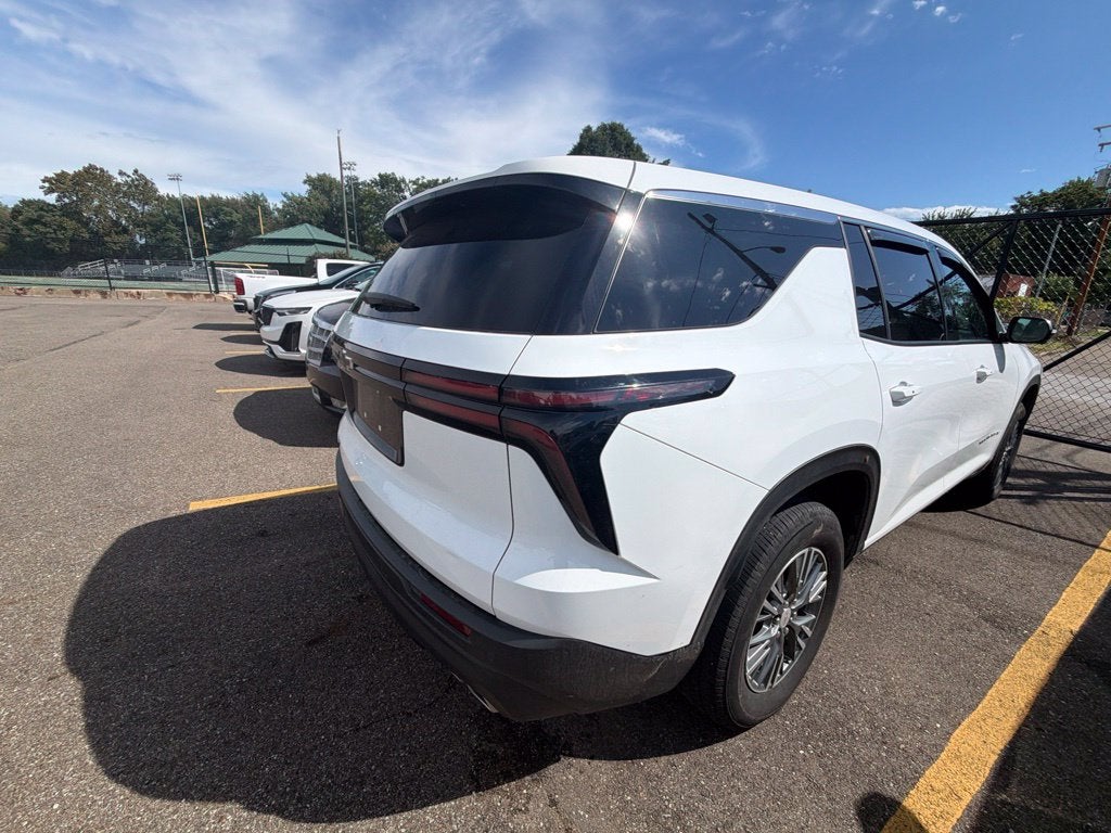 2024 Chevrolet Traverse LS