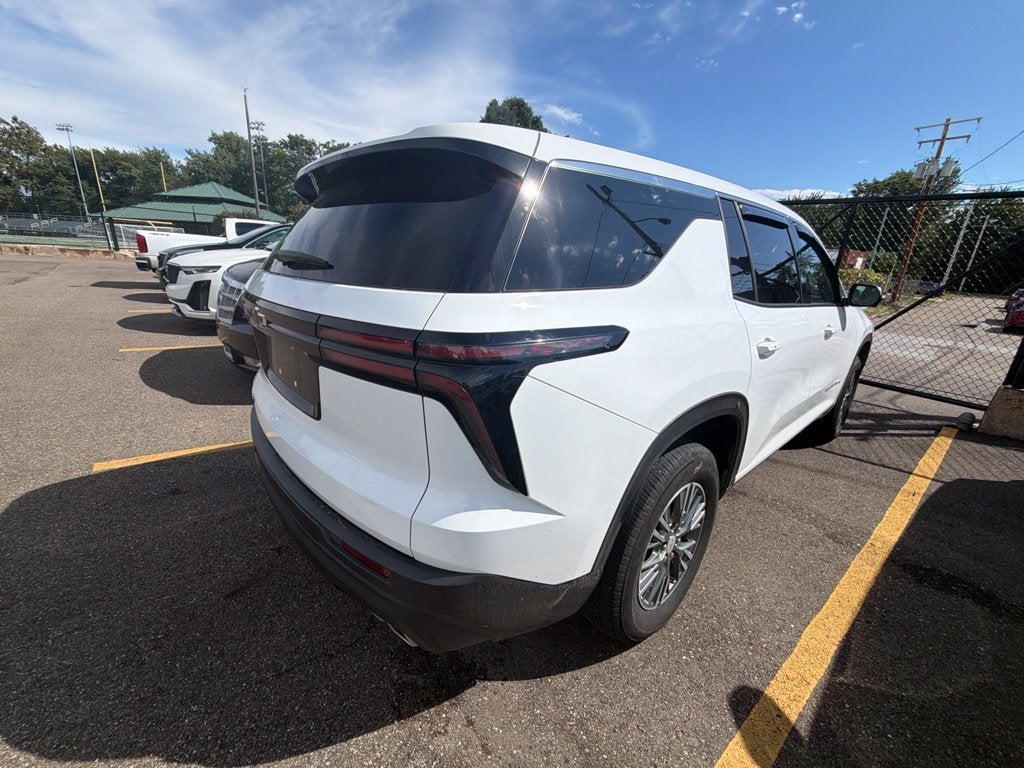 2024 Chevrolet Traverse LS