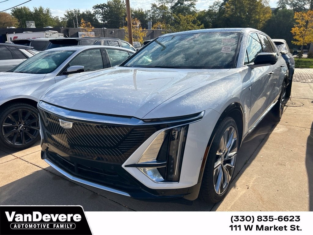 2025 Cadillac LYRIQ Luxury 3
