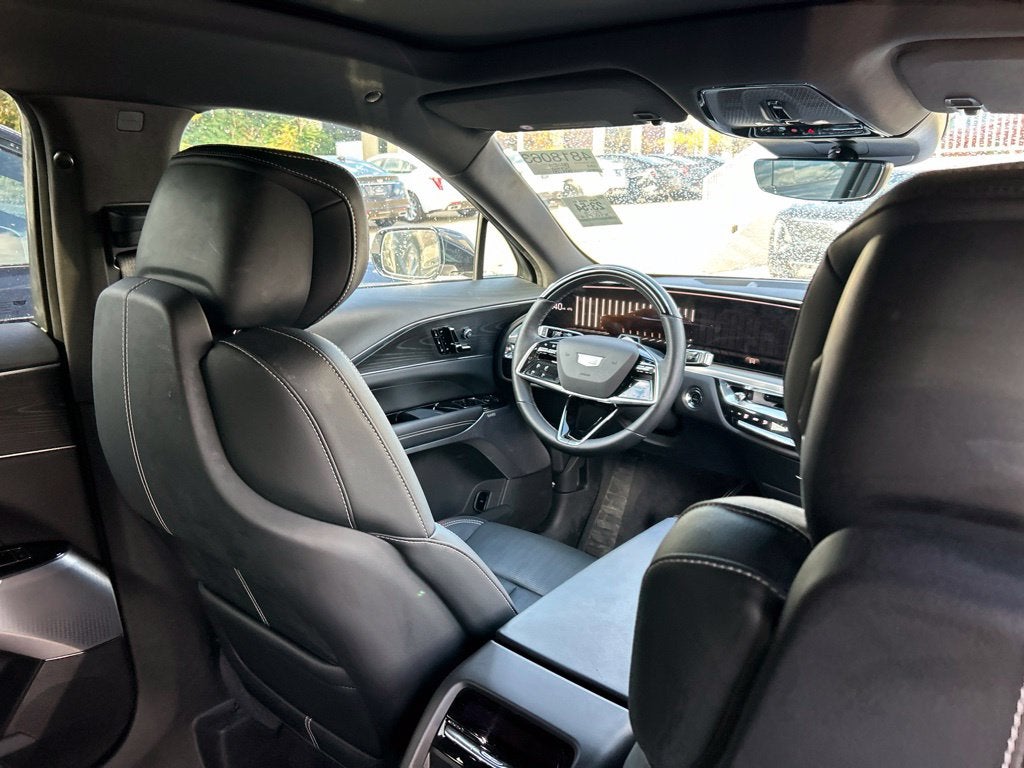 2025 Cadillac LYRIQ Luxury 3