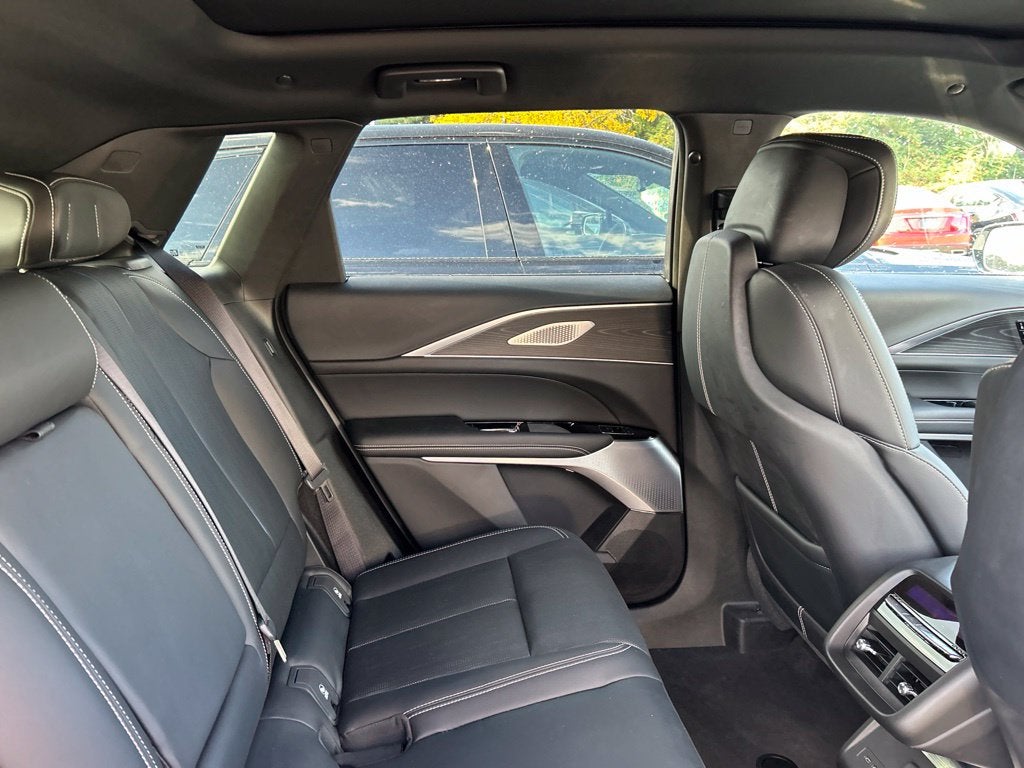 2025 Cadillac LYRIQ Luxury 3