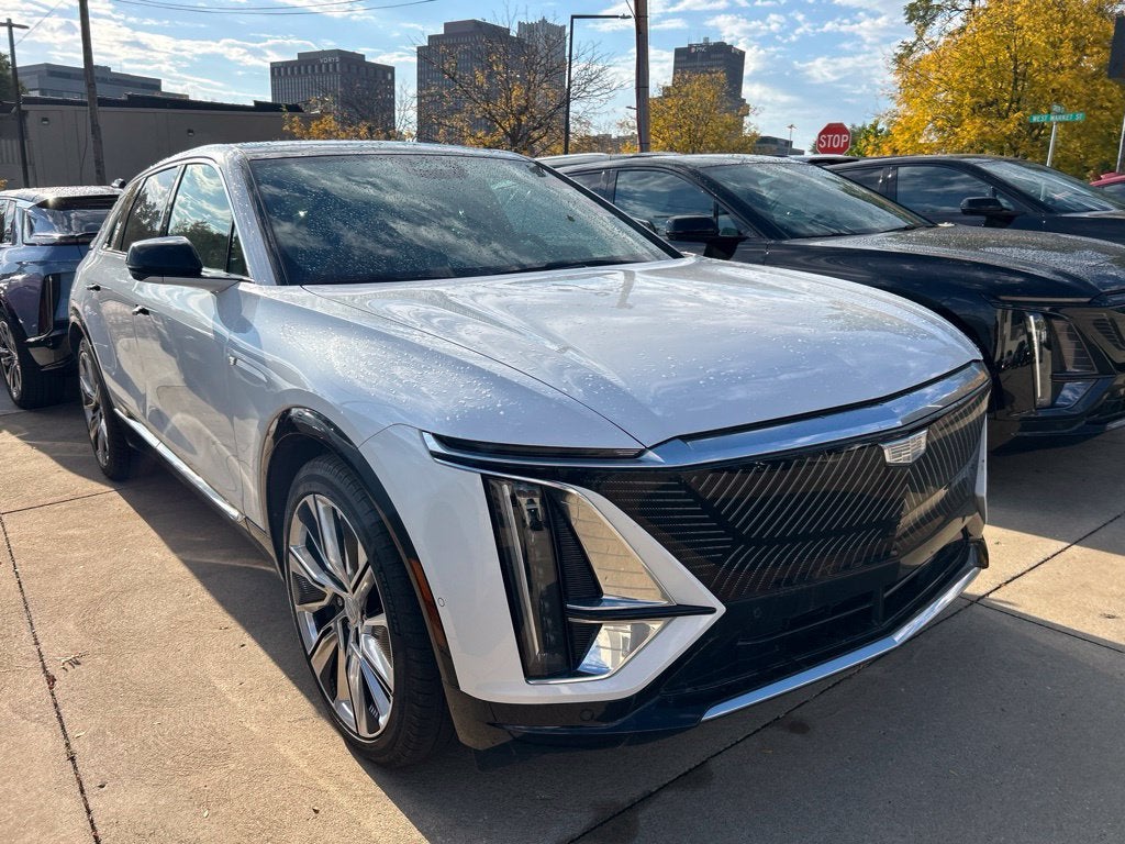 2025 Cadillac LYRIQ Luxury 3
