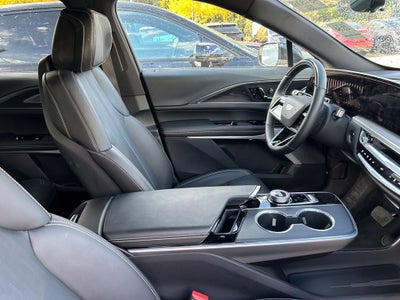 2025 Cadillac LYRIQ Luxury 3