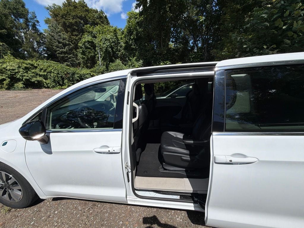 2024 Chrysler Pacifica Hybrid Select