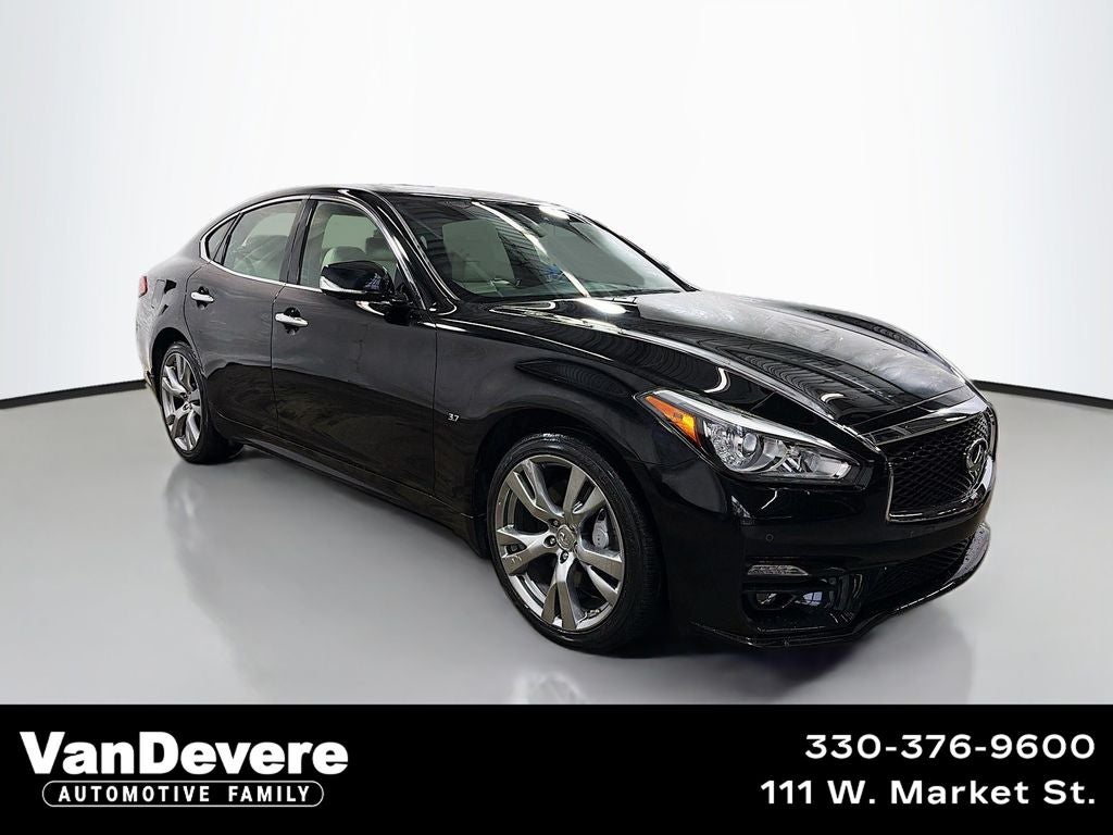 2016 INFINITI Q70 3.7X