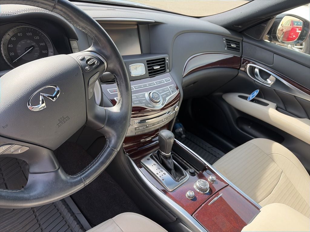 2016 INFINITI Q70 3.7X