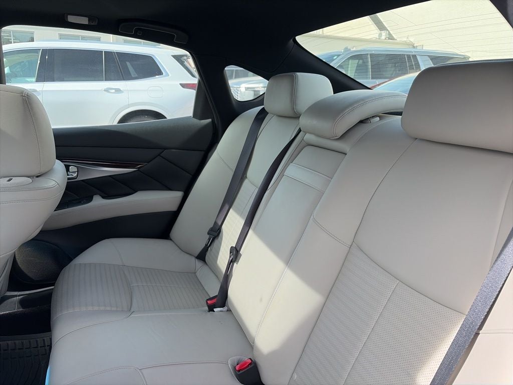 2016 INFINITI Q70 3.7X