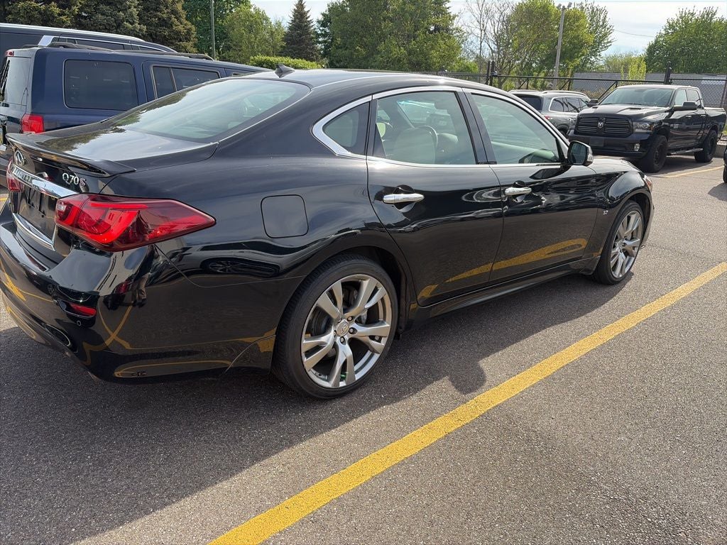 2016 INFINITI Q70 3.7X