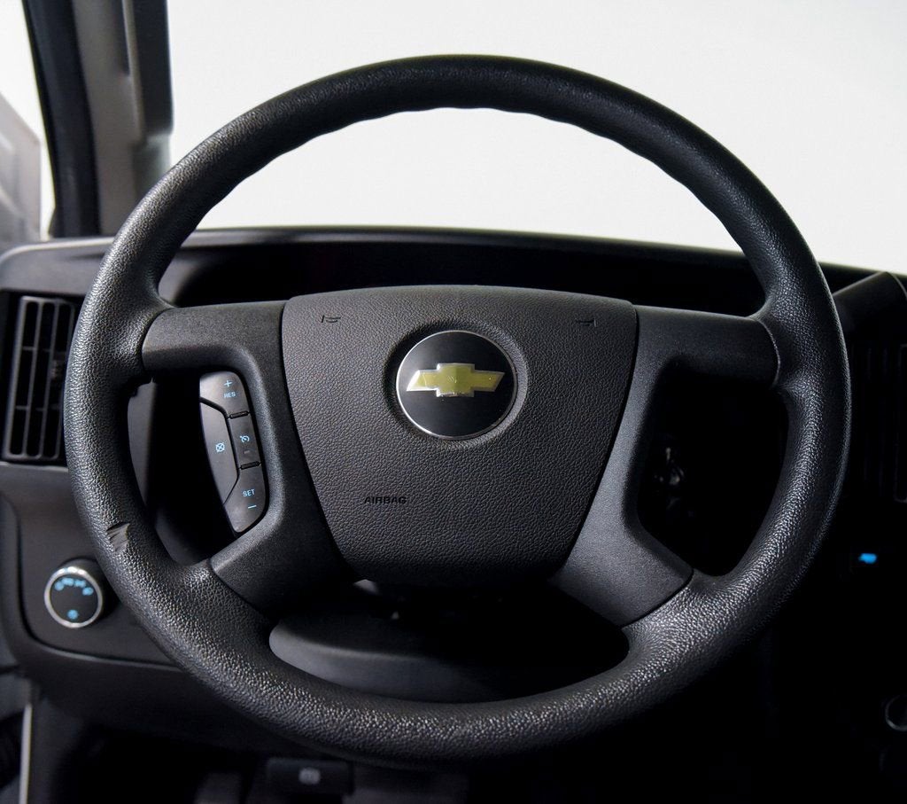 2023 Chevrolet Express Passenger 3500 1LS