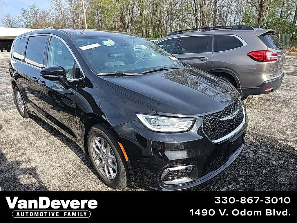 2025 Chrysler Pacifica Select